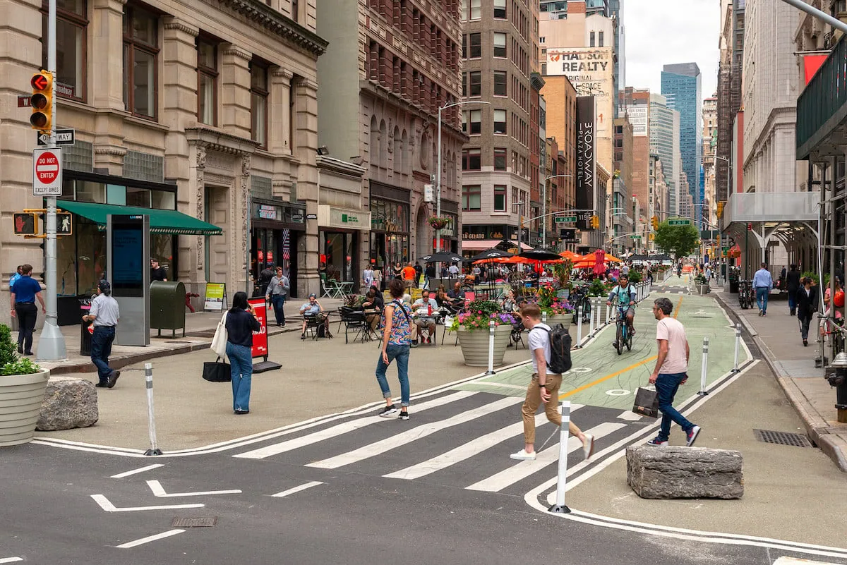 East New York Street
